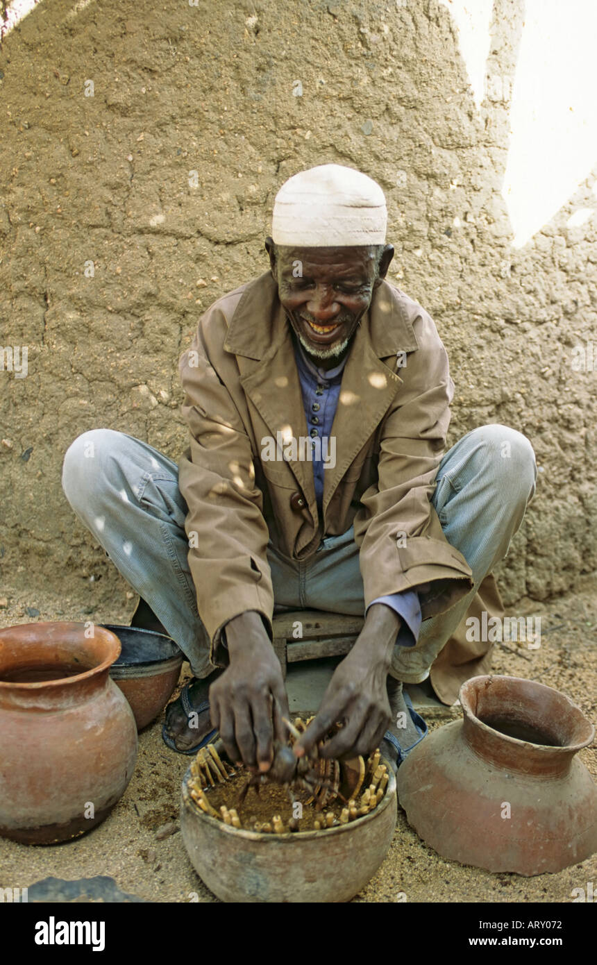 Stregone di granchio, Rhumsiki, Camerun Foto Stock