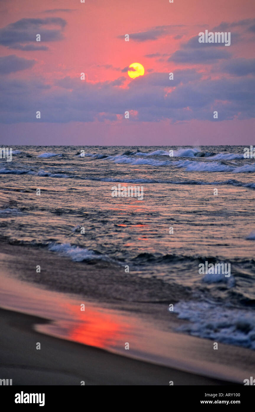 Alba sul lago Malawi, vicino Kande, Malawi Foto Stock