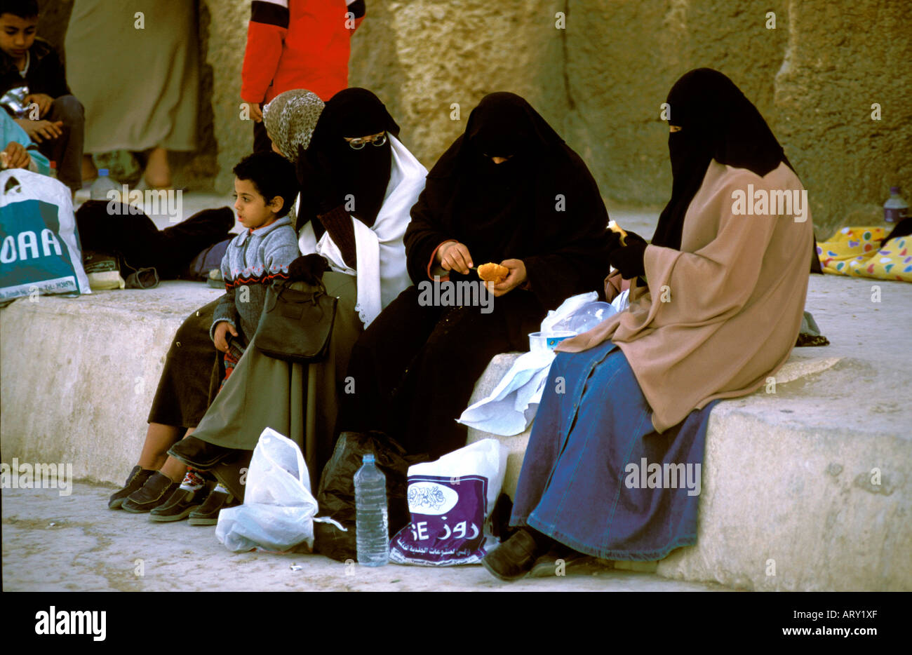 Il Cairo, Egitto donne aventi il pranzo Foto Stock