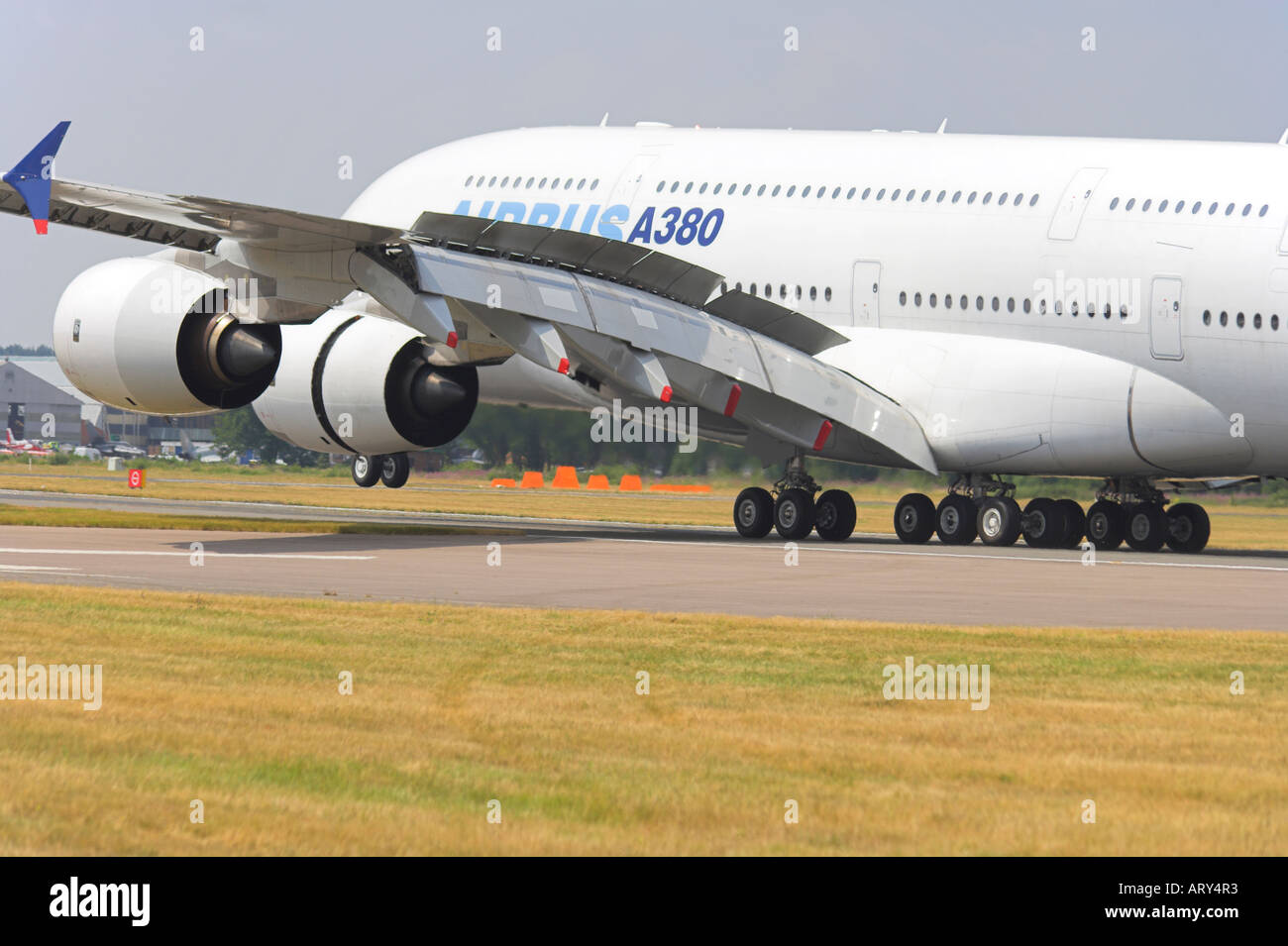 Airbus A380 in atterraggio a Farnborough 2006 Foto Stock