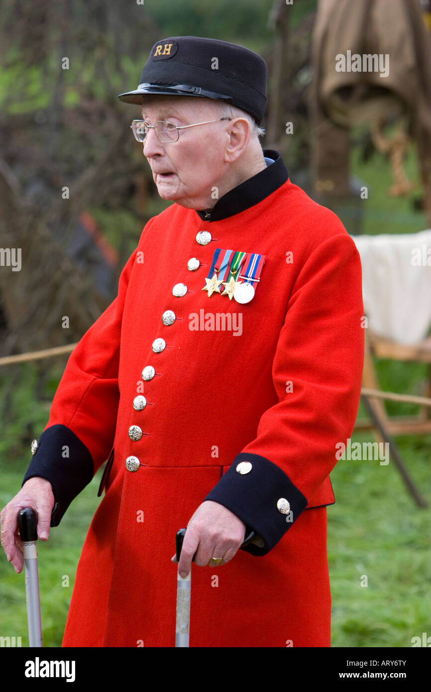 Chelsea pensionato nel suo caratteristico colore rosso uniforme Foto Stock