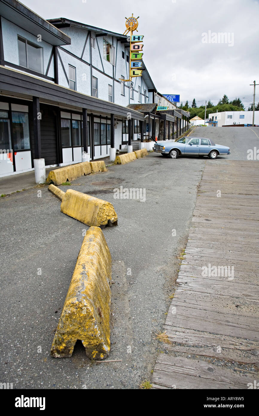 Scorrere verso il basso hotel con parcheggio scarso area Port Hardy isola di Vancouver in Canada Foto Stock