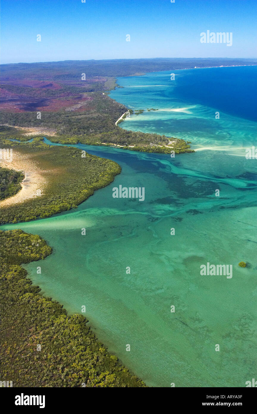 Lato ovest di K'gari / Fraser Island e Great Sandy Straits Queensland Australia antenna Foto Stock