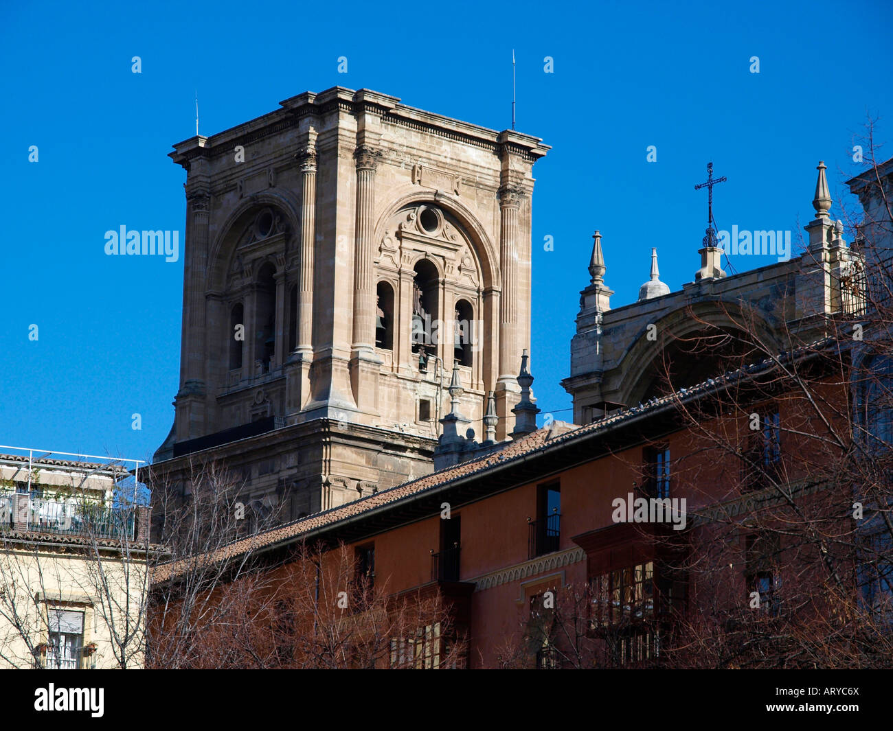 Cattedrale di Granada (la Cattedrale dell'Annunciazione) con il suo Barocco facciata principale e la torre. Foto Stock