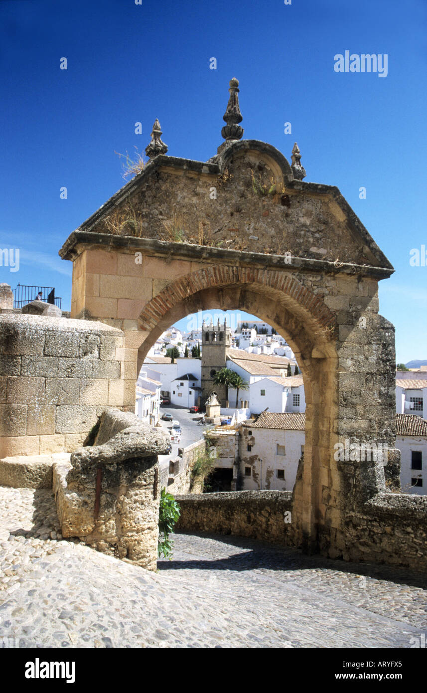 Città storica gate in RHonda,casa delle più antiche corride in Spagna. Foto Stock