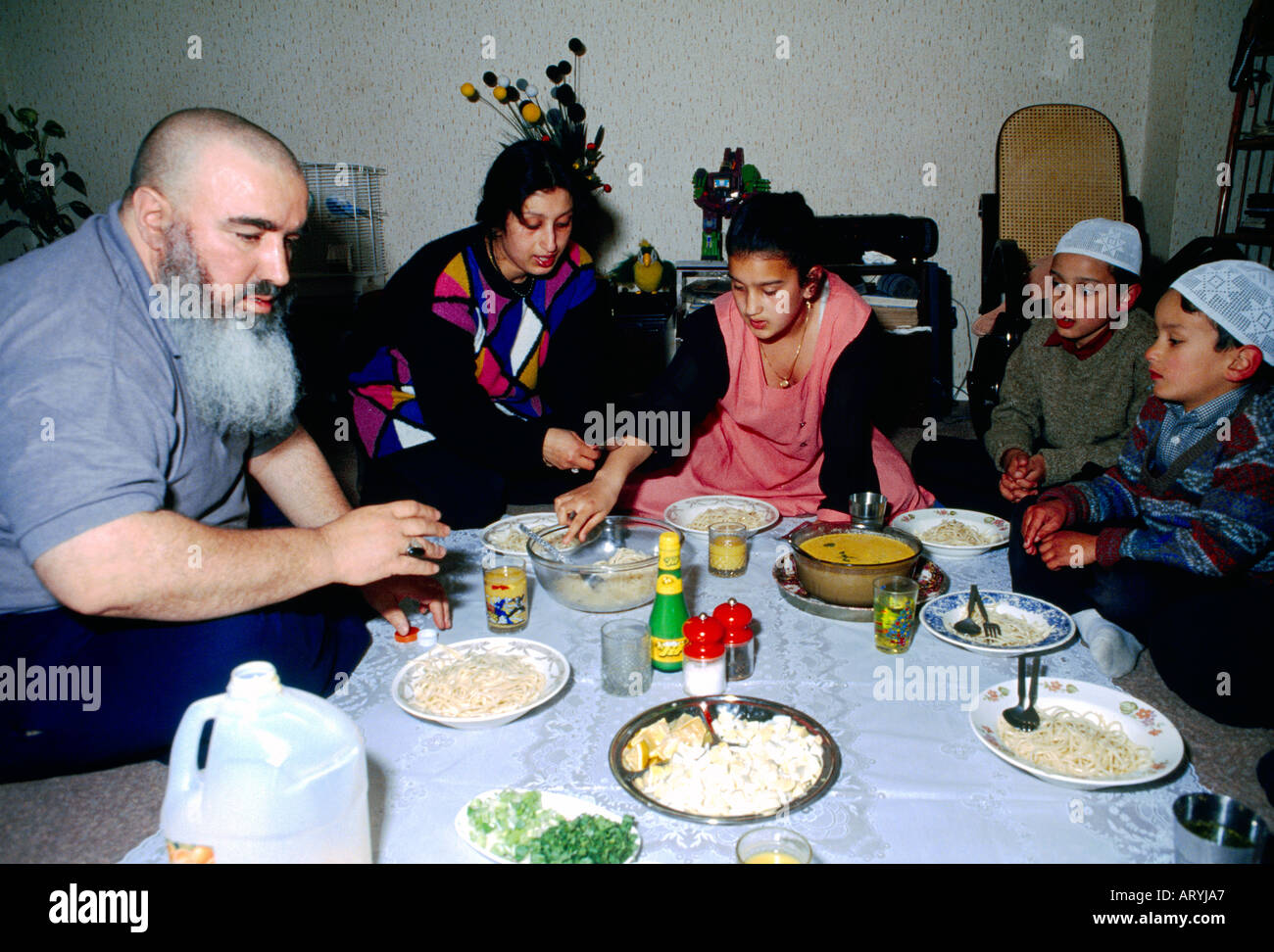 Clapton Londra famiglia musulmana rapida rottura Ramadan Eid pasto Foto Stock