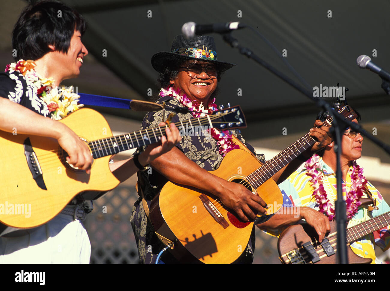 Concerto su Alexander & Baldwin anfiteatro con Hawaiian e visitando i musicisti a Maui centro artistico e culturale in Kahului Foto Stock