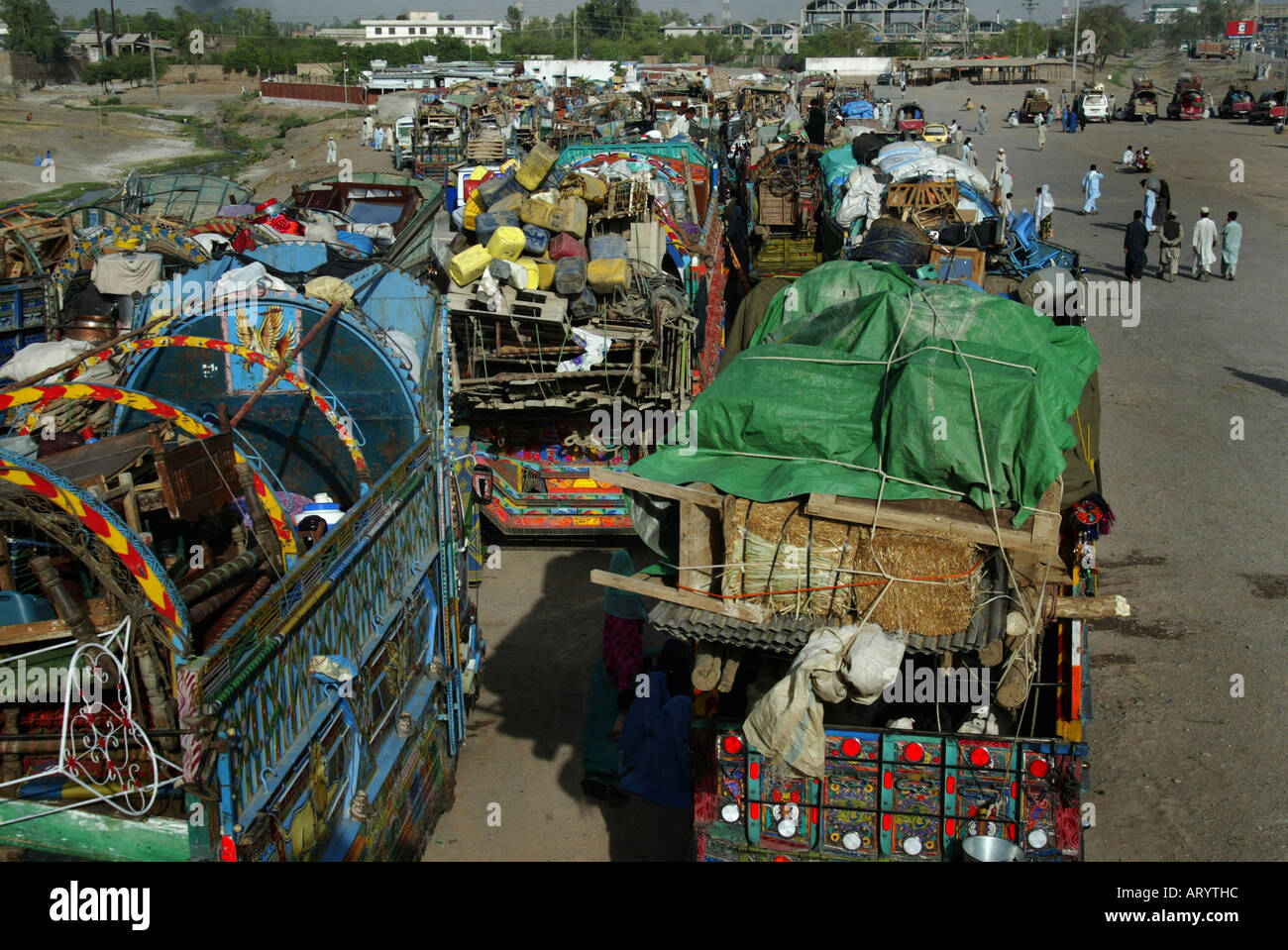 I rifugiati afgani a Peshawar sono costretto a tornare in Afghanistan Foto Stock