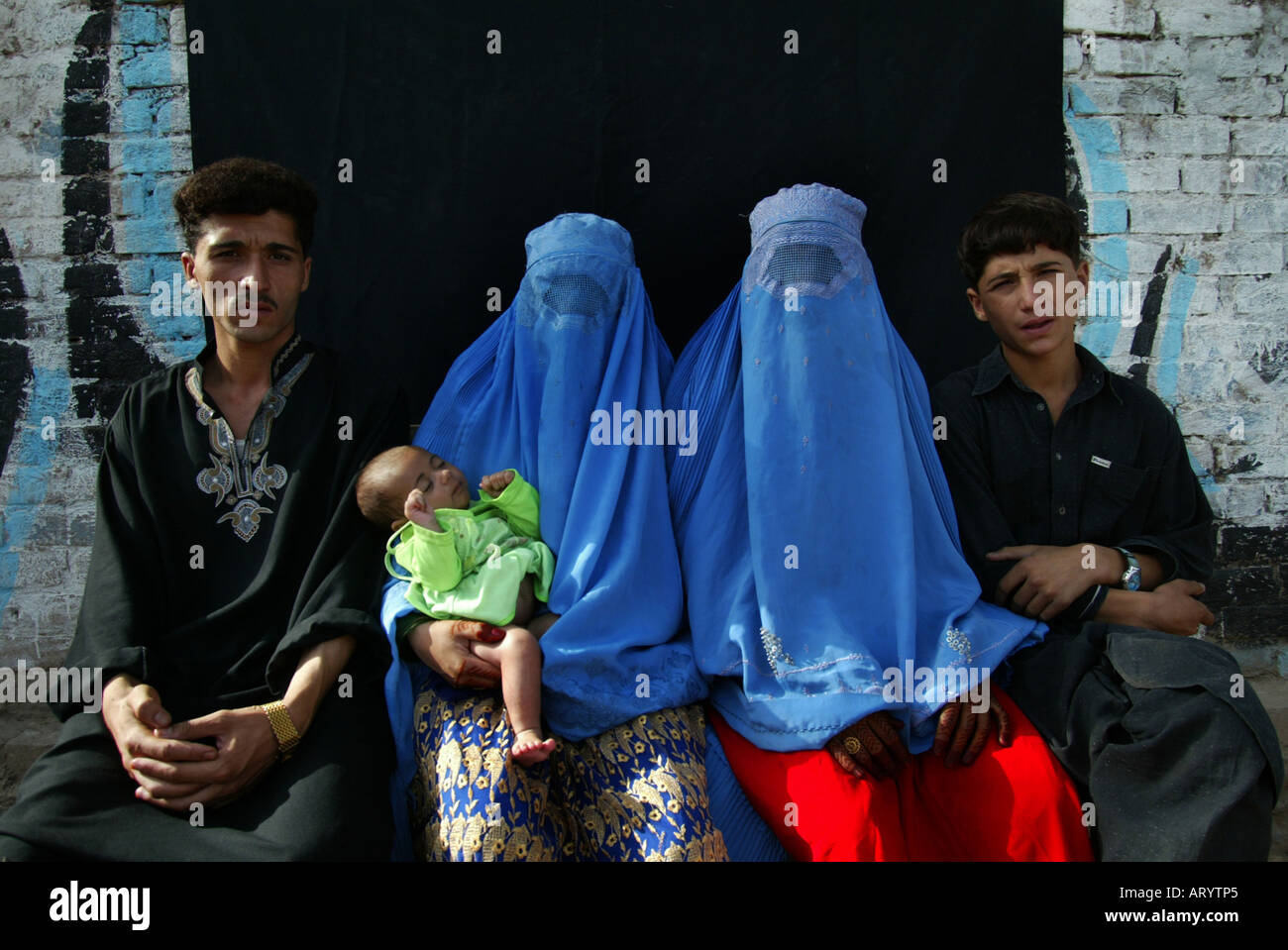 I rifugiati afgani a Peshawar sono costretto a tornare in Afghanistan Foto Stock
