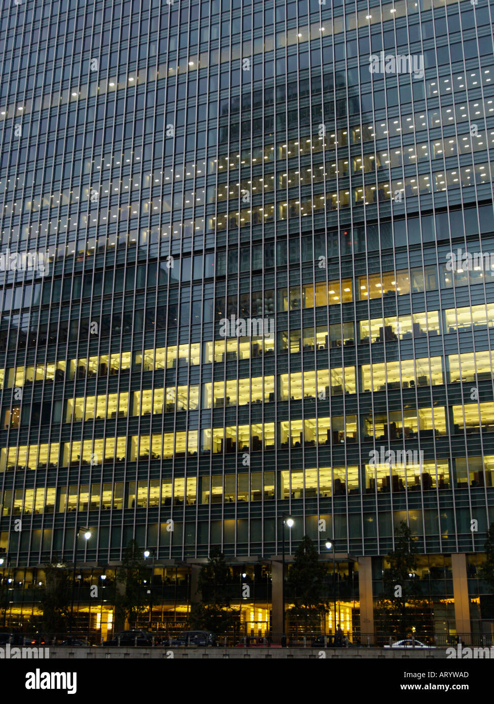 Edificio per uffici di riflessioni, Lehman Brothers edificio, Docklands Canary Wharf London REGNO UNITO Foto Stock