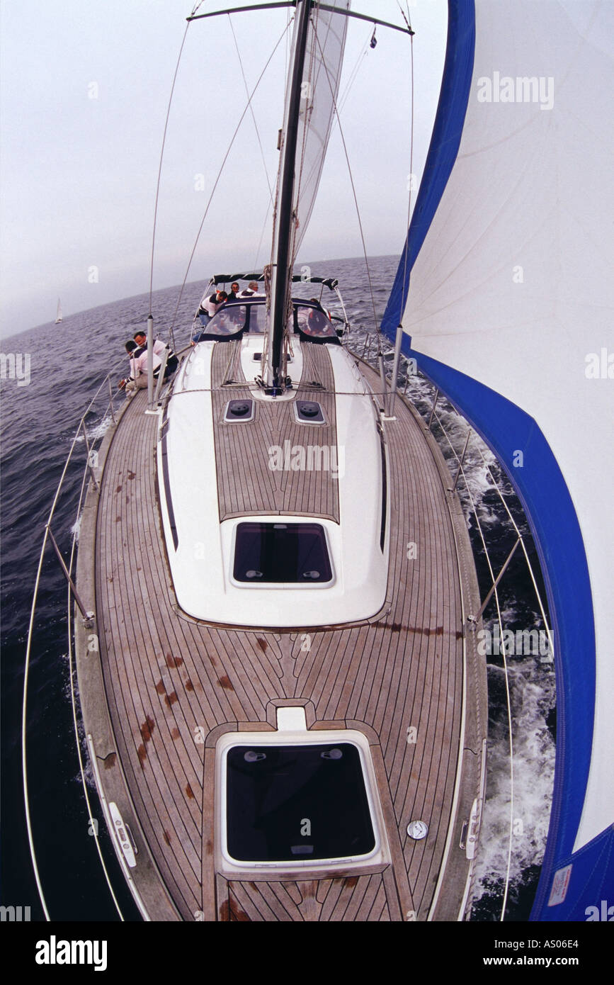 Fisheye colpo di Bavaria 44 yacht della vela sul Oosterschelde Zeeland nei Paesi Bassi Foto Stock