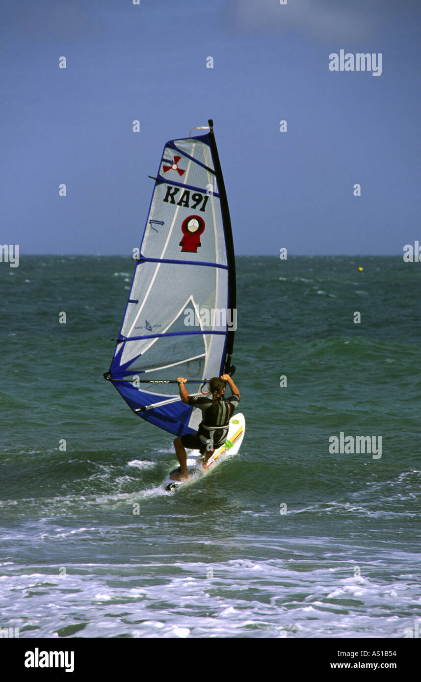 Windsurf a Sandown sull'Isola di Wight in Inghilterra REGNO UNITO Foto Stock