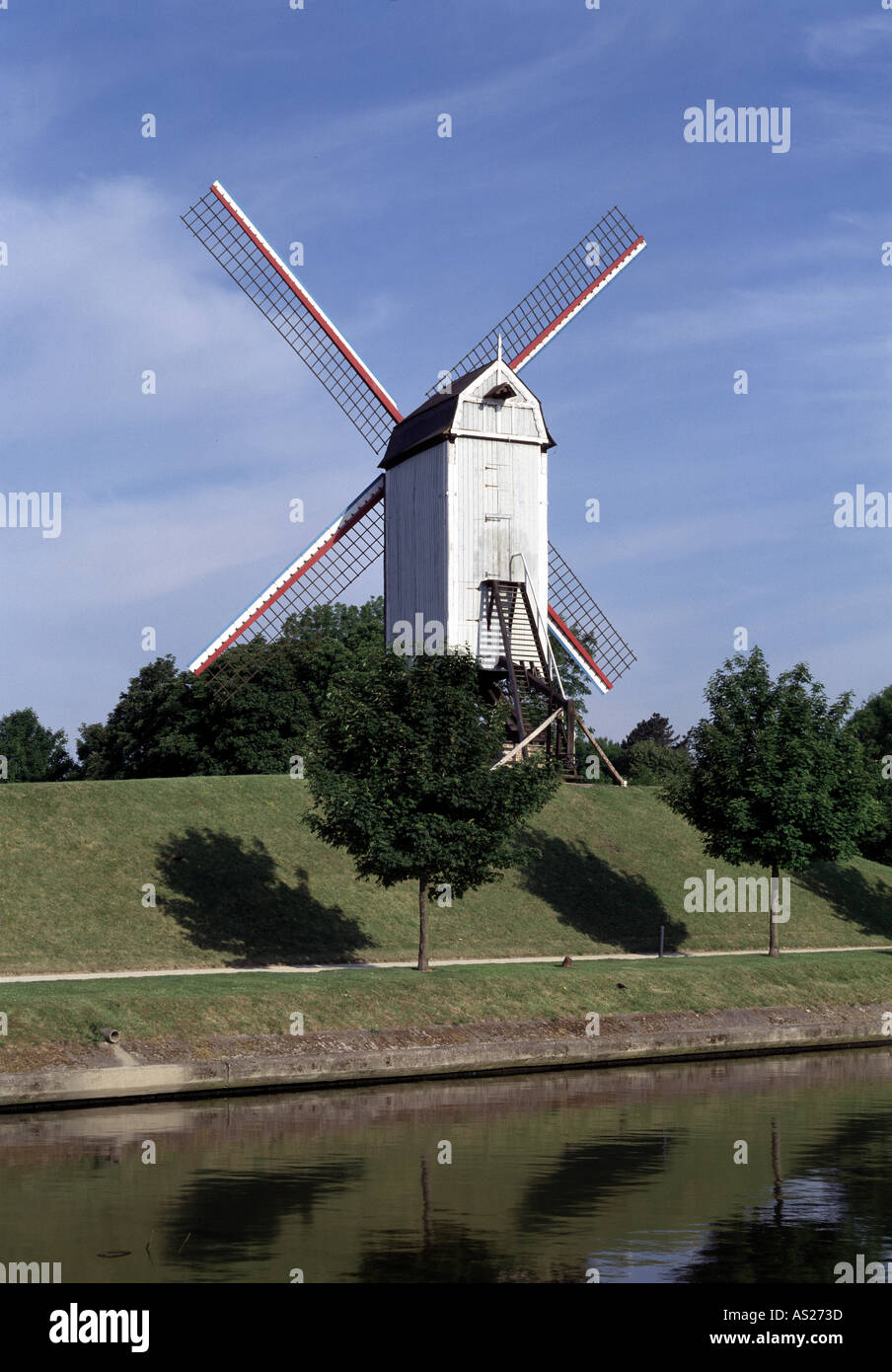 Brügge, Mühle ' Bonne Chiere von 1840', Mit Stadtumwehrung Foto Stock