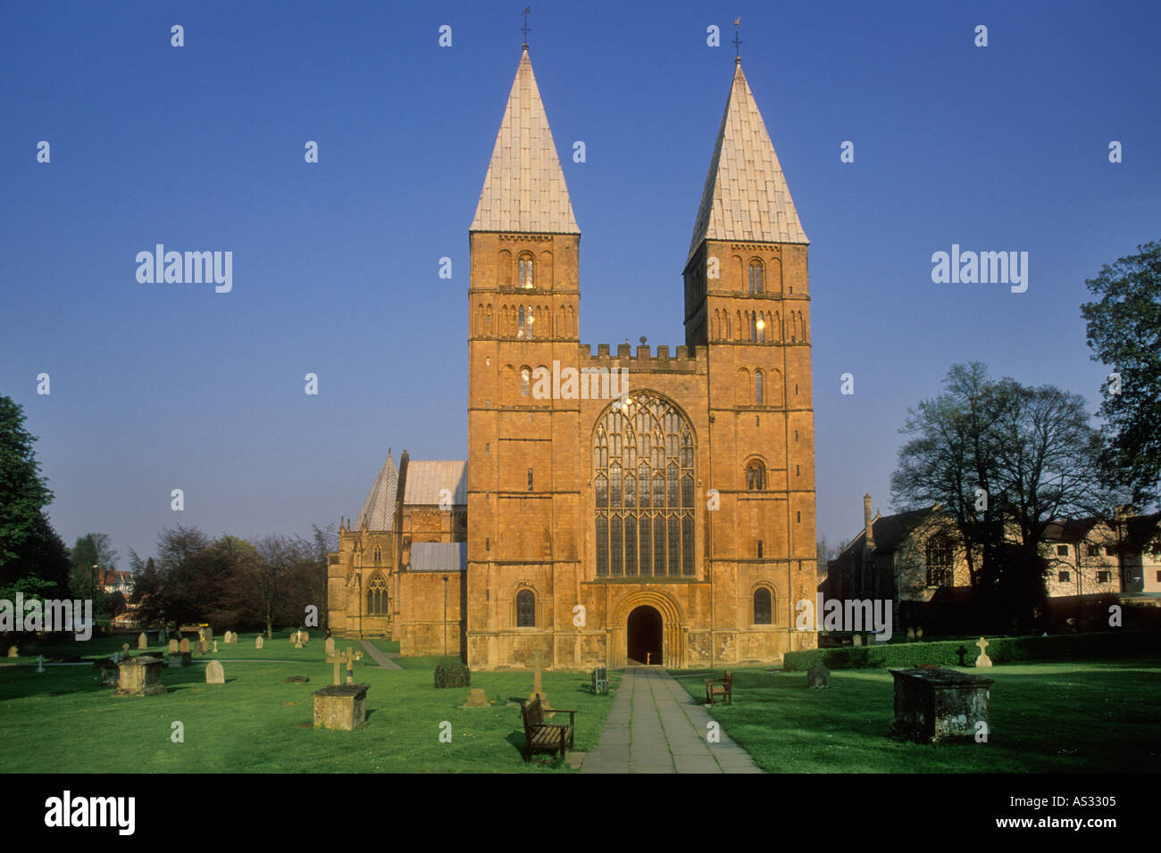 La facciata anteriore di Southwell Minster Southwell Nottinghamshire Inghilterra GB UK EU Europe Foto Stock
