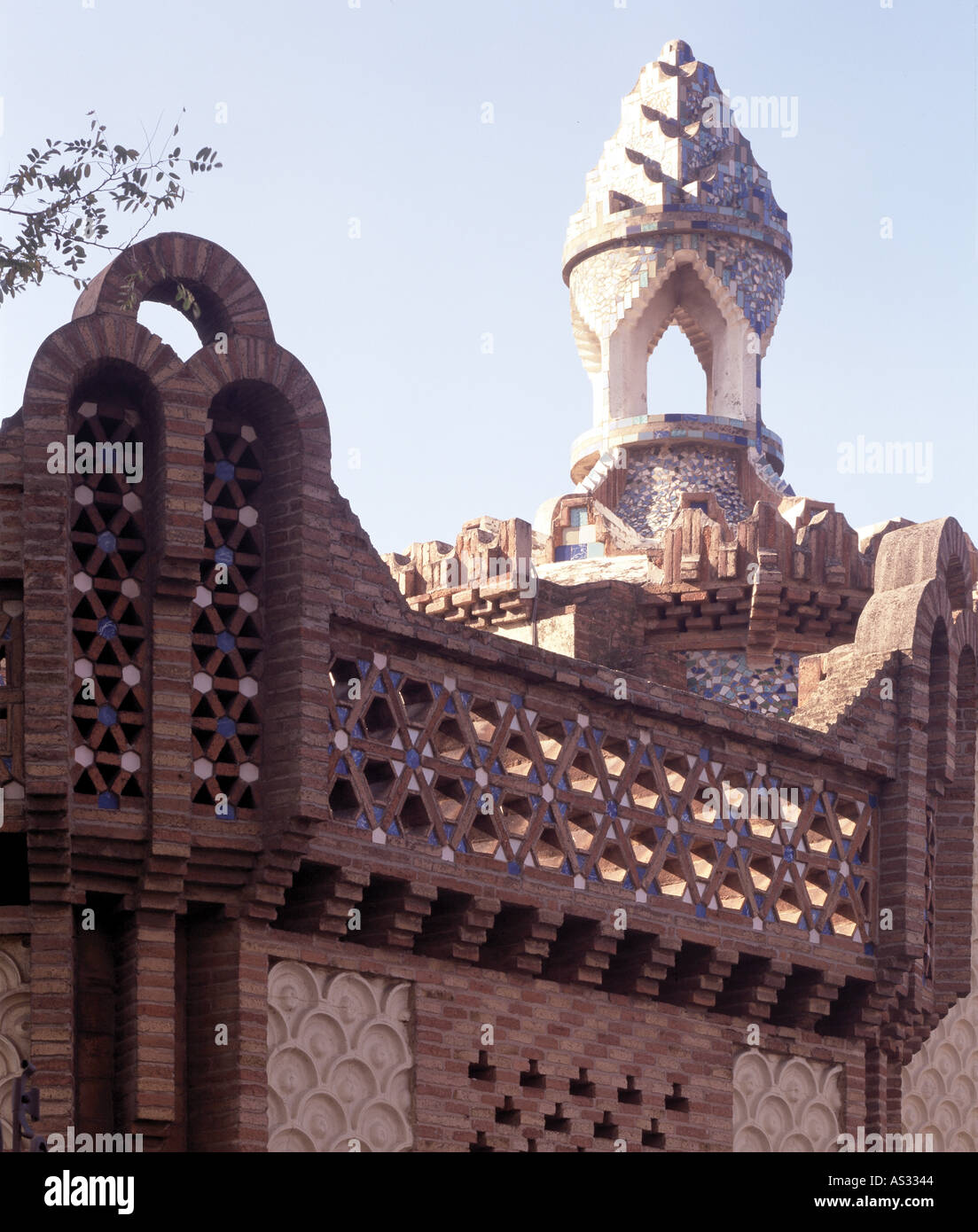 Barcellona, Finca Güell, dettaglio Turm, Architekt: Antonio Gaudì Cornet 1900-1914 Foto Stock