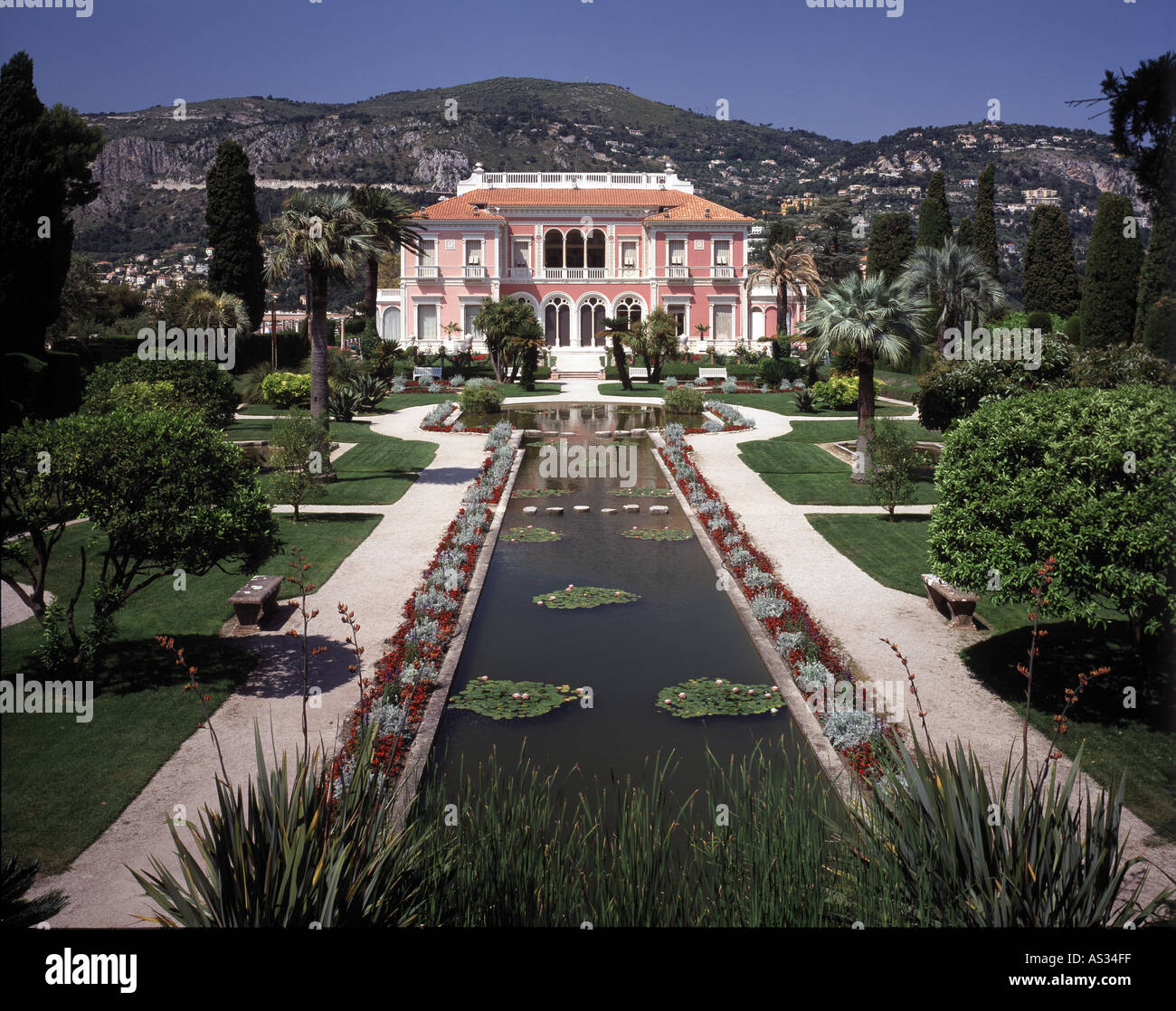 Cap Ferrat, Villa Ephrussi de Rothschild, Gartenfassade der Villa, höherer Standpunkt Foto Stock