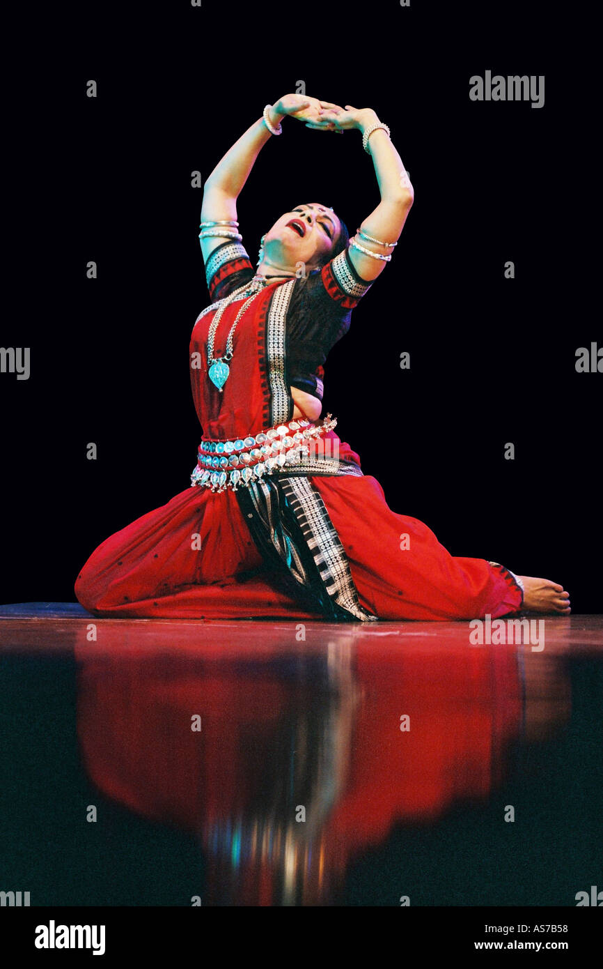 Sonal mansingh indiano ballerina classica esecuzione assolo danza odissi india Foto Stock
