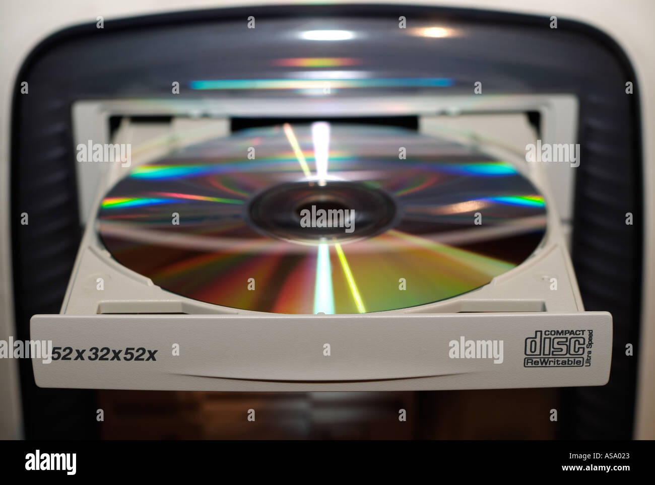 Aprire l'unità CD con un fustellato disco registrabile pronto per il caricamento Foto Stock