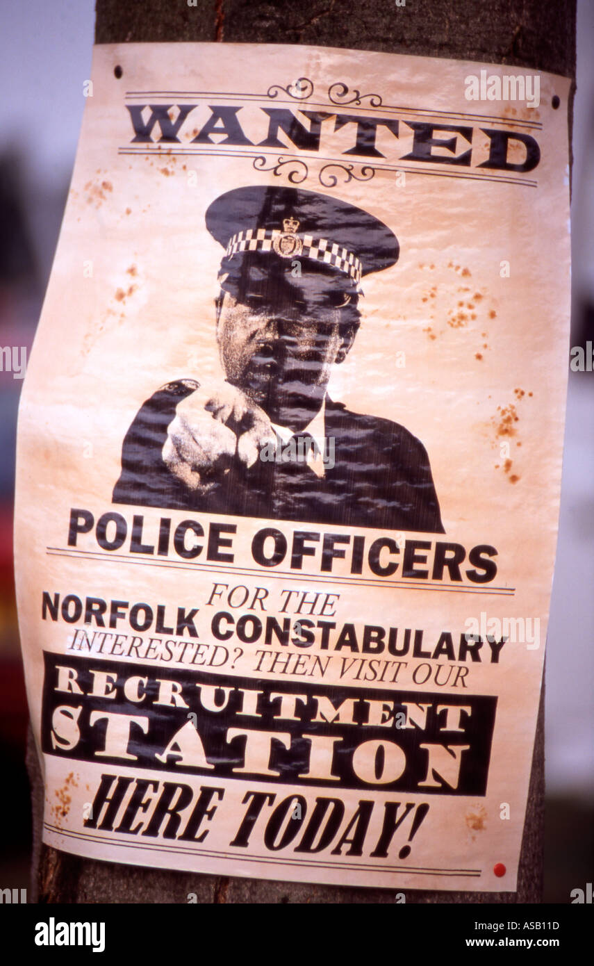 Il reclutamento di polizia poster incollato sul post Foto Stock