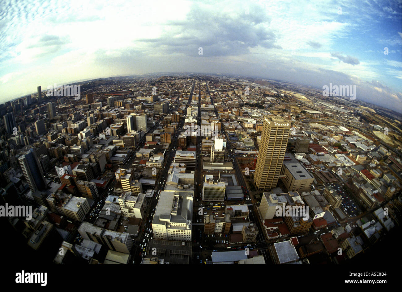 Fish Eye lens vista di Johannesburg centro città dalla sommità del Carlton Tower il più alto edificio in Sud Africa Foto Stock