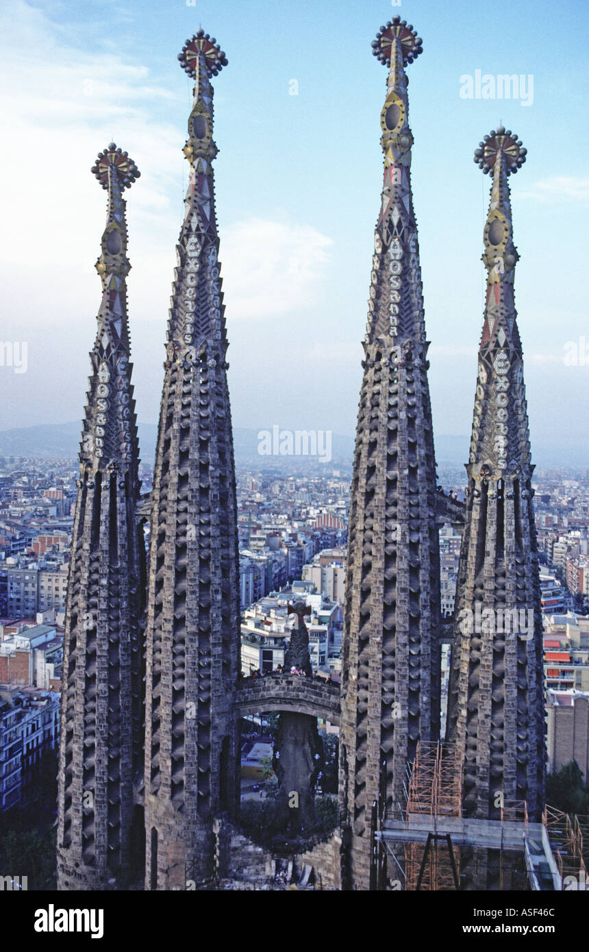 Le quattro torri della Sagrada Familia di Antoni Gaudi cattedrale Barcellona Spagna Foto Stock