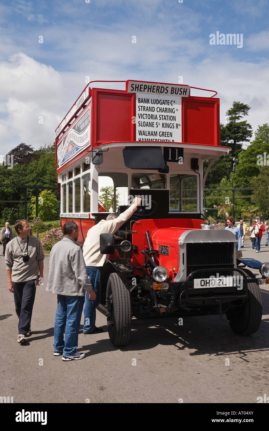 Replica a sommità aperta, bus, National Motor Museum di Beaulieu, Hampshire, Inghilterra, Regno Unito Foto Stock