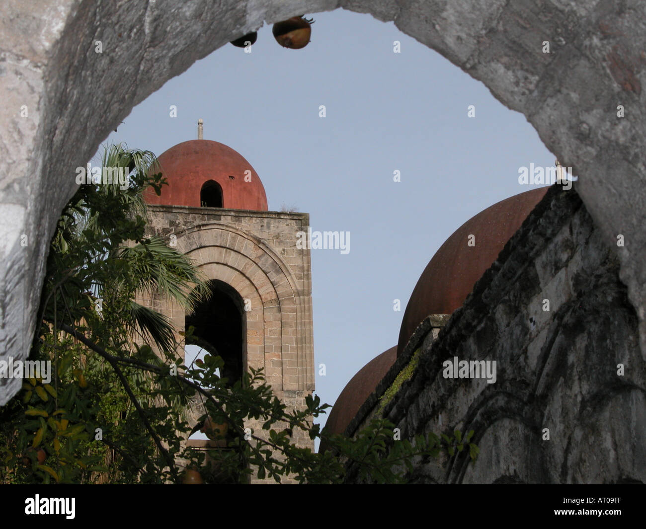 Influenza moresca sulla vecchia chiesa risalente al periodo normanno a Palermo e in Sicilia Foto Stock