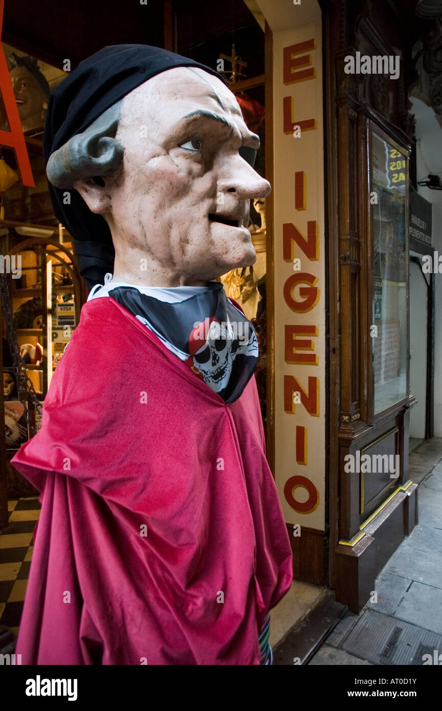 Torero grande testa figura in strada Foto Stock