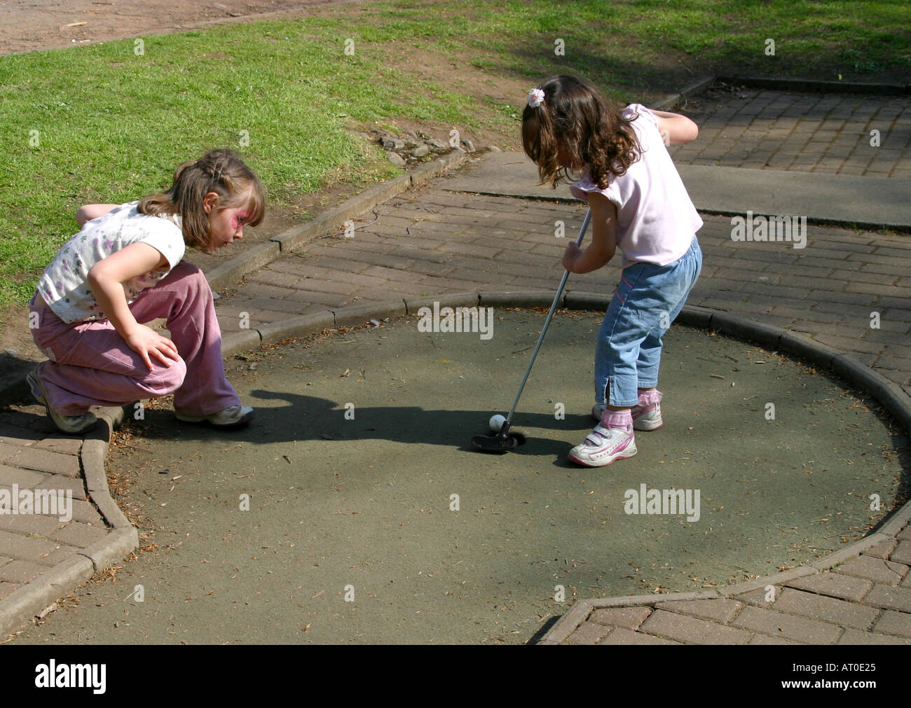 I ragazzini pazzi golf immagini e fotografie stock ad alta risoluzione -  Alamy