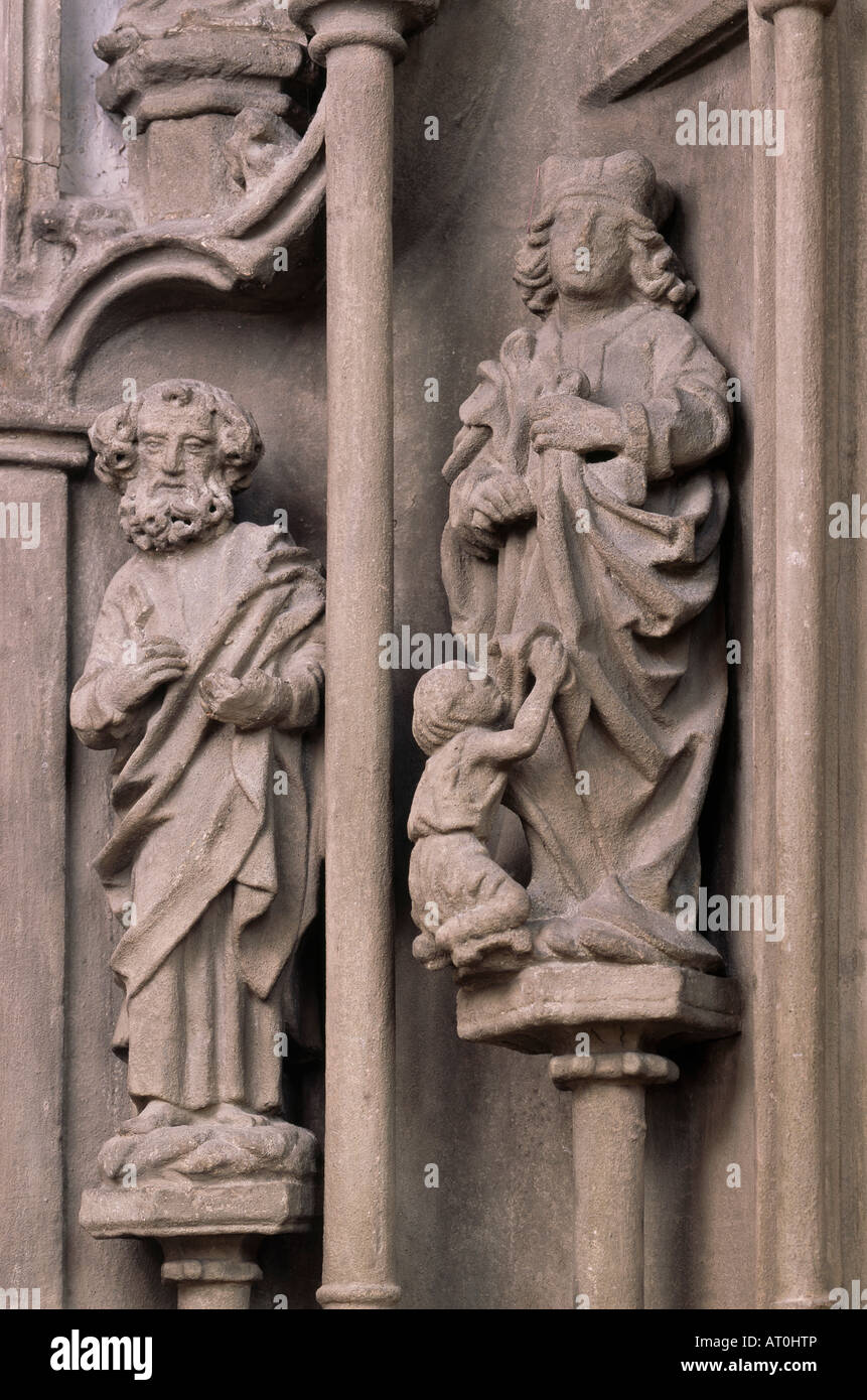 Fürth, Evang. Luth. Pfarrkirche St Michael, Sakramentshaus (PM 1500), Apostel Petrus und heiliger Martin Foto Stock