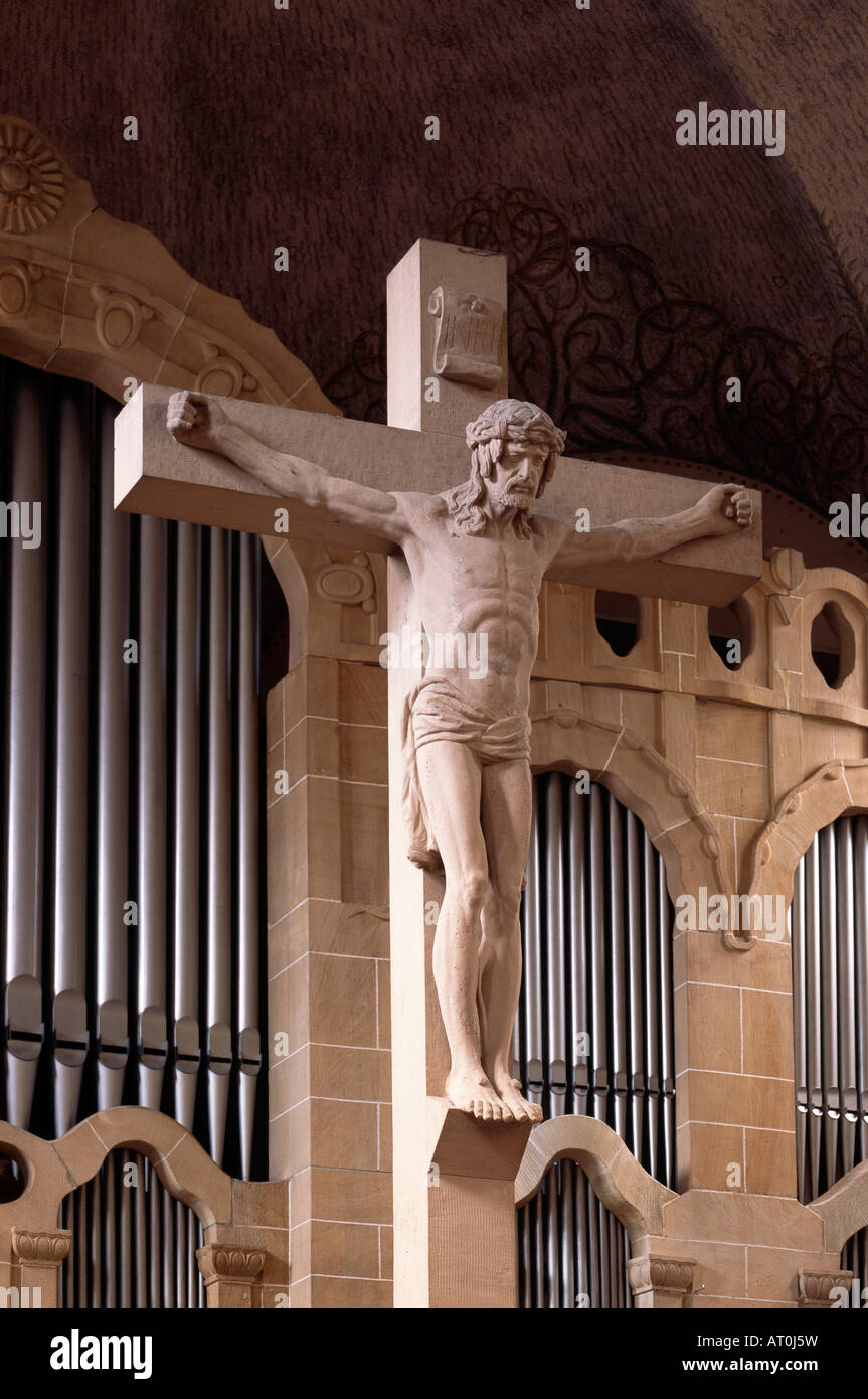 Stoccarda, Evangelische Markuskirche, 1906-1908 erbaut von Heinrich Dolmetsch, Kruzifix von Hermann Lang Foto Stock