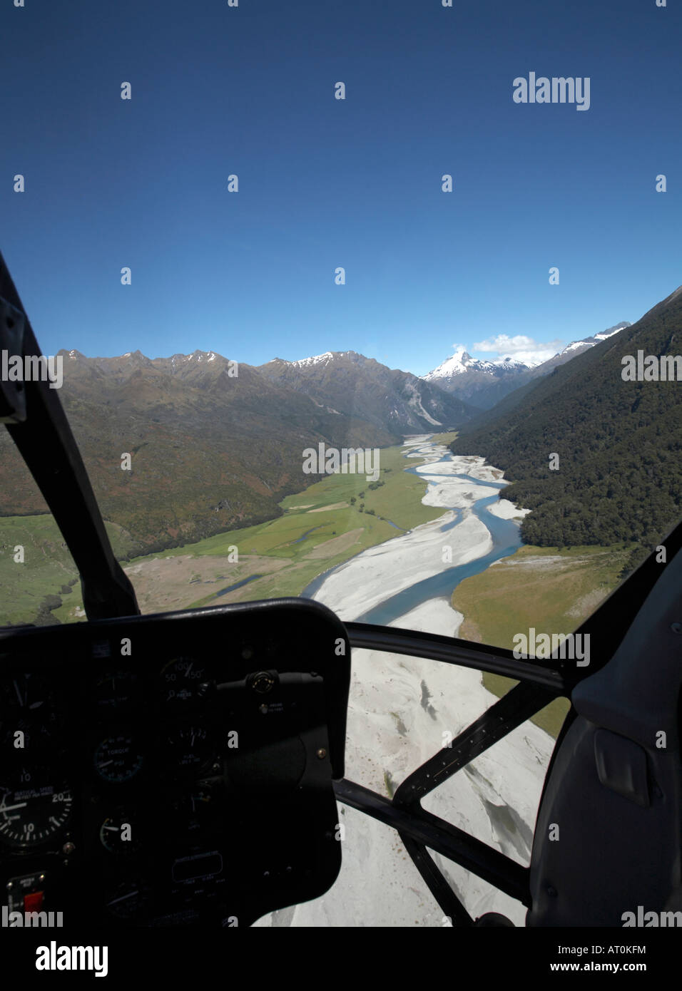 Viste da un elicottero della valle Wilkin & River e vette del monte aspiranti il Parco Nazionale di South Island, in Nuova Zelanda Foto Stock