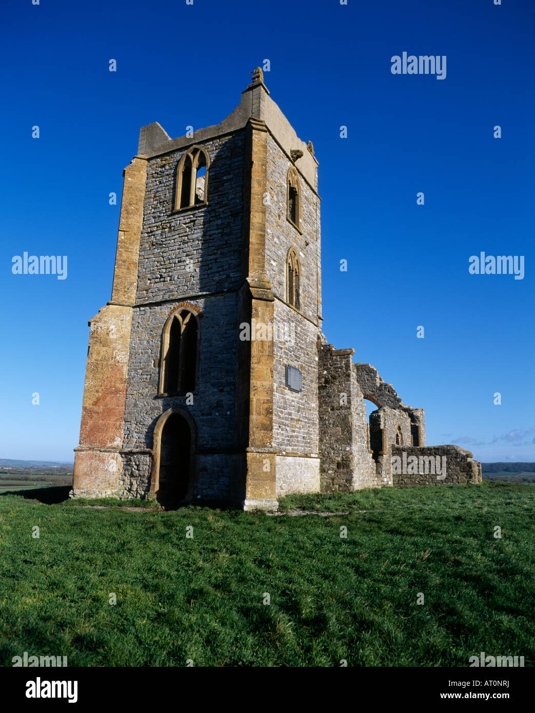 La rovina di St Michaels chiesa sulla sommità del Burrow Mump presso Burrowbridge, Somerset, Inghilterra. Foto Stock
