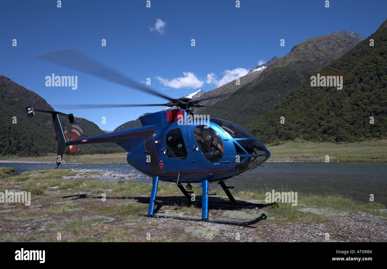 Elicottero di decollare dal Wilkin Valley in Mount aspiranti World Heritage National Park, Isola del Sud, Nuova Zelanda Foto Stock