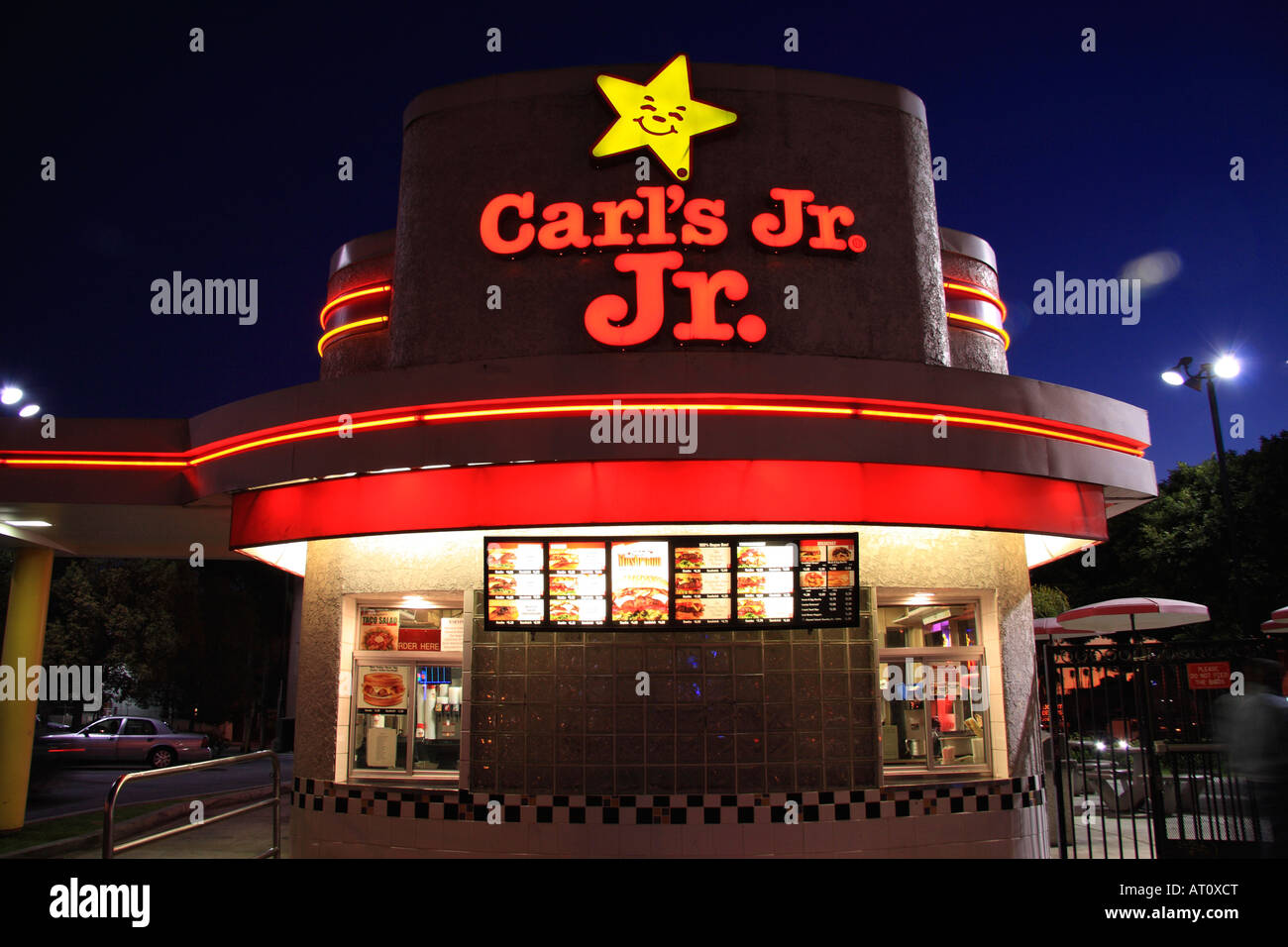 Carl's Jr Jr esterno al crepuscolo Foto Stock