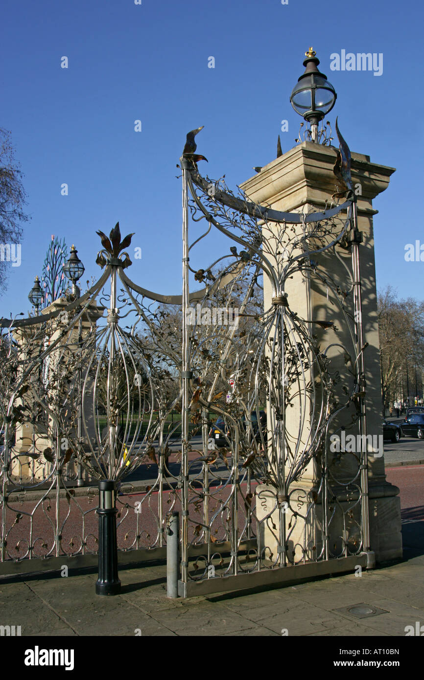La regina madre porte ufficialmente conosciuta come la regina Elisabetta, cancelli di ingresso a Hyde Park, Londra Foto Stock