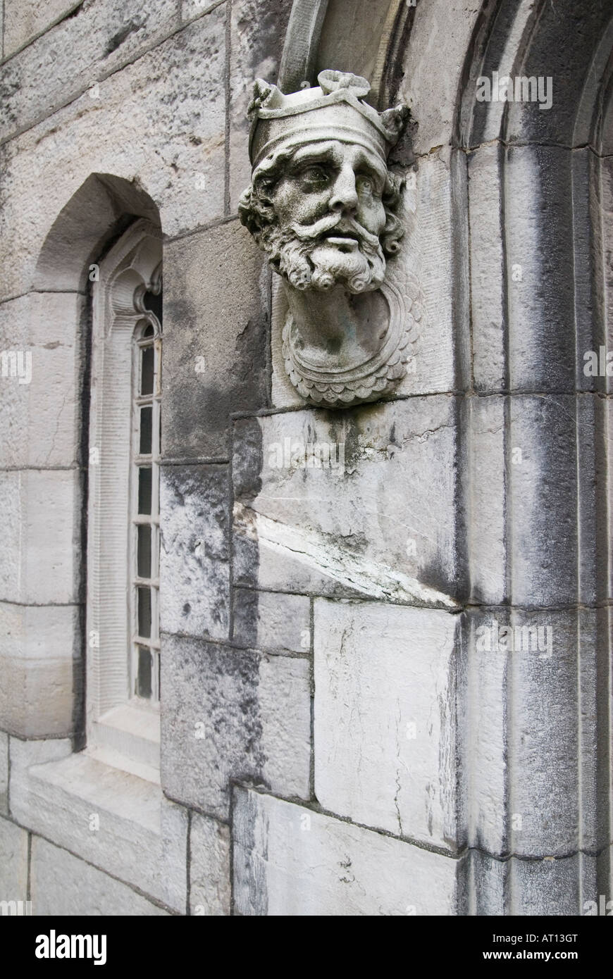 Dettaglio di stile gotico le teste di pietra da Edward Smythe e suo figlio Giovanni, il Castello di Dublino, Dublino, Irlanda Foto Stock