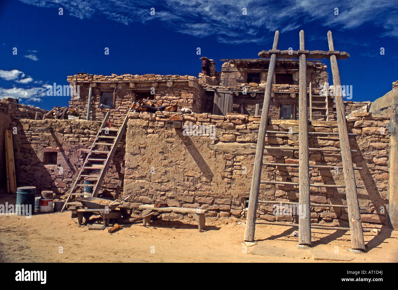 Acoma Pueblo vicino a Grants, New Mexico, USA, conosciuta anche come 'sky City' - la più antica città continuamente abitata d'America. Foto Stock