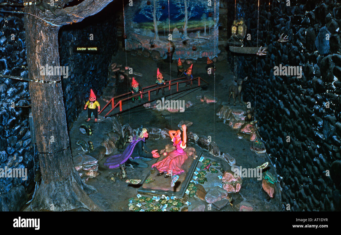 Snow White tableau al Rock City Gardens, Lookout Mountain, Tennessee, c. 1955 Foto Stock