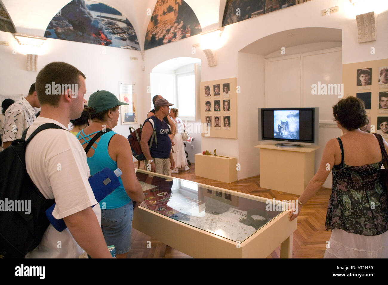 Mostra sulla guerra civile jugoslava nel Palazzo Sponza Dubrovnik Croazia Foto Stock