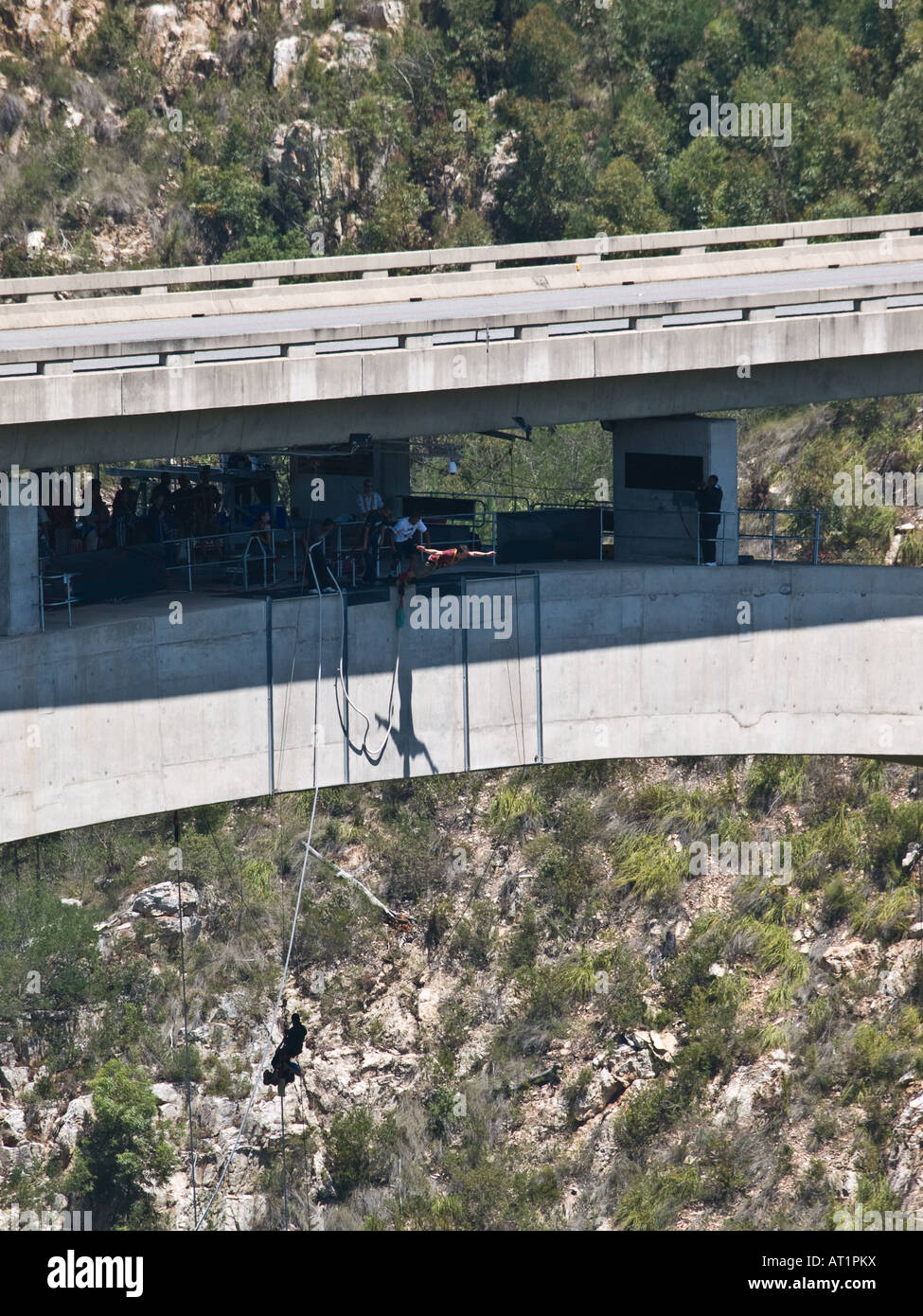 BLOUKRANS RIVER BRIDGE Bungee vicino a Plettenberg Bay in Sud Africa Foto Stock