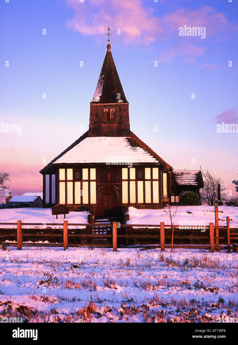 Chiesa di San Giacomo e San Paolo in inverno, Marton, vicino a Congleton, Cheshire, Inghilterra, Regno Unito Foto Stock