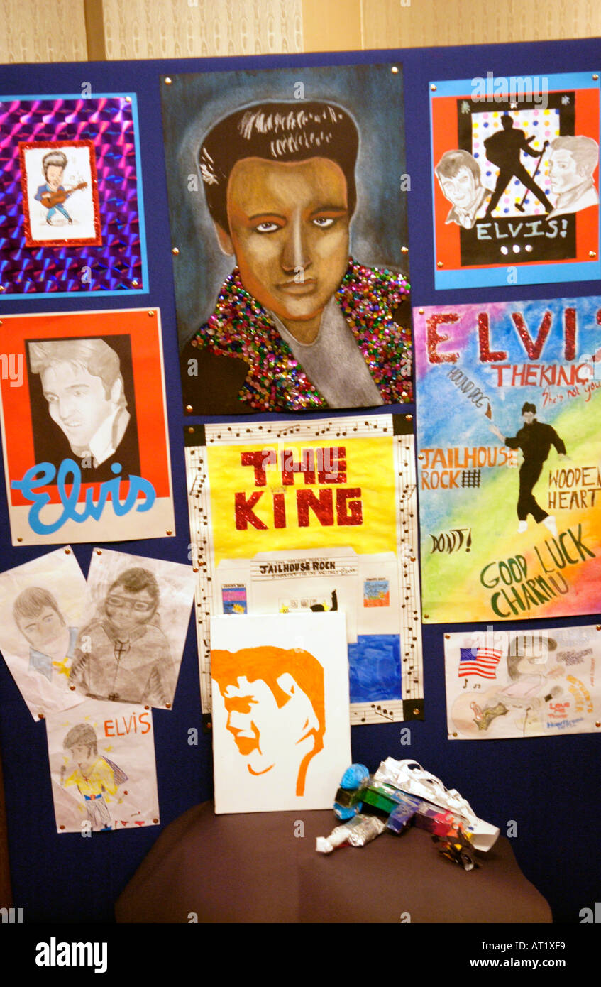 Memorabilia di Elvis in occasione dell'annuale Porthcawl festival di Elvis Wales UK GB Foto Stock