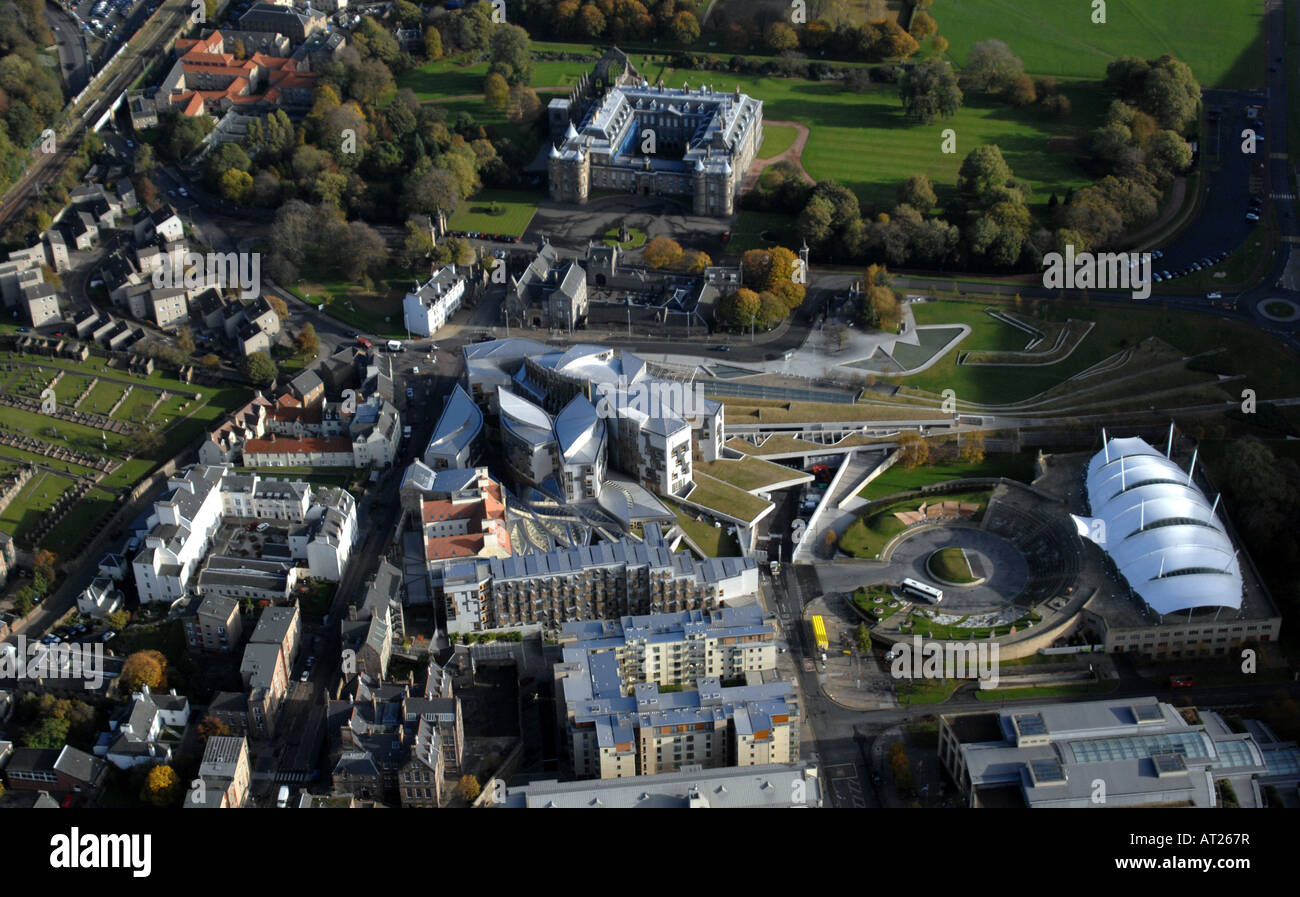 La fotografia aerea del parlamento scozzese, Dynamic Earth e il Palazzo di Holyrood a Edimburgo e dintorni Foto Stock