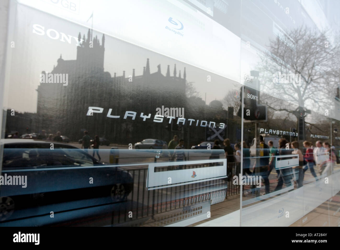 Playstation 3 nella vetrina del negozio di giochi immagini e fotografie  stock ad alta risoluzione - Alamy