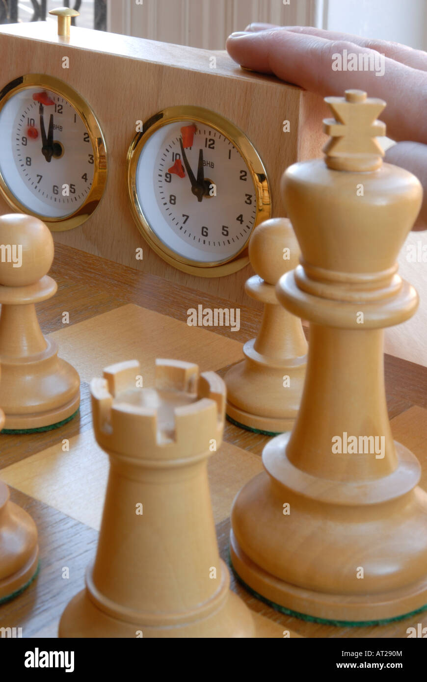 Partita a scacchi con orologio Foto Stock