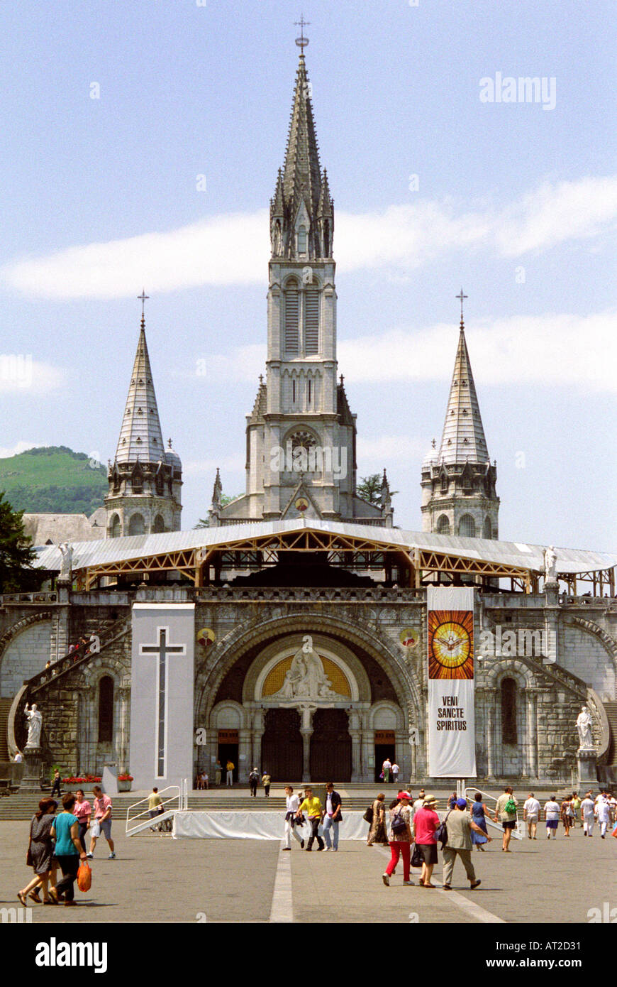 La Basilique Superieure parte dei Santuari di Notre Dame de Lourdes nel sud-ovest della Francia Foto Stock