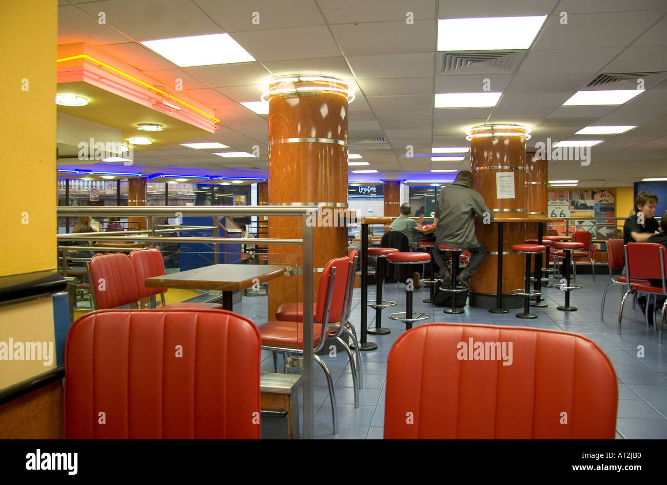 Interno un ristorante fast food in London Inghilterra England Foto Stock