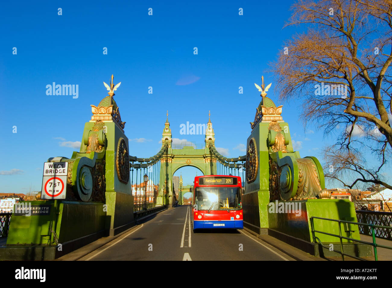 Hammersmith Bridge Hammersmith W6 London Regno Unito Foto Stock