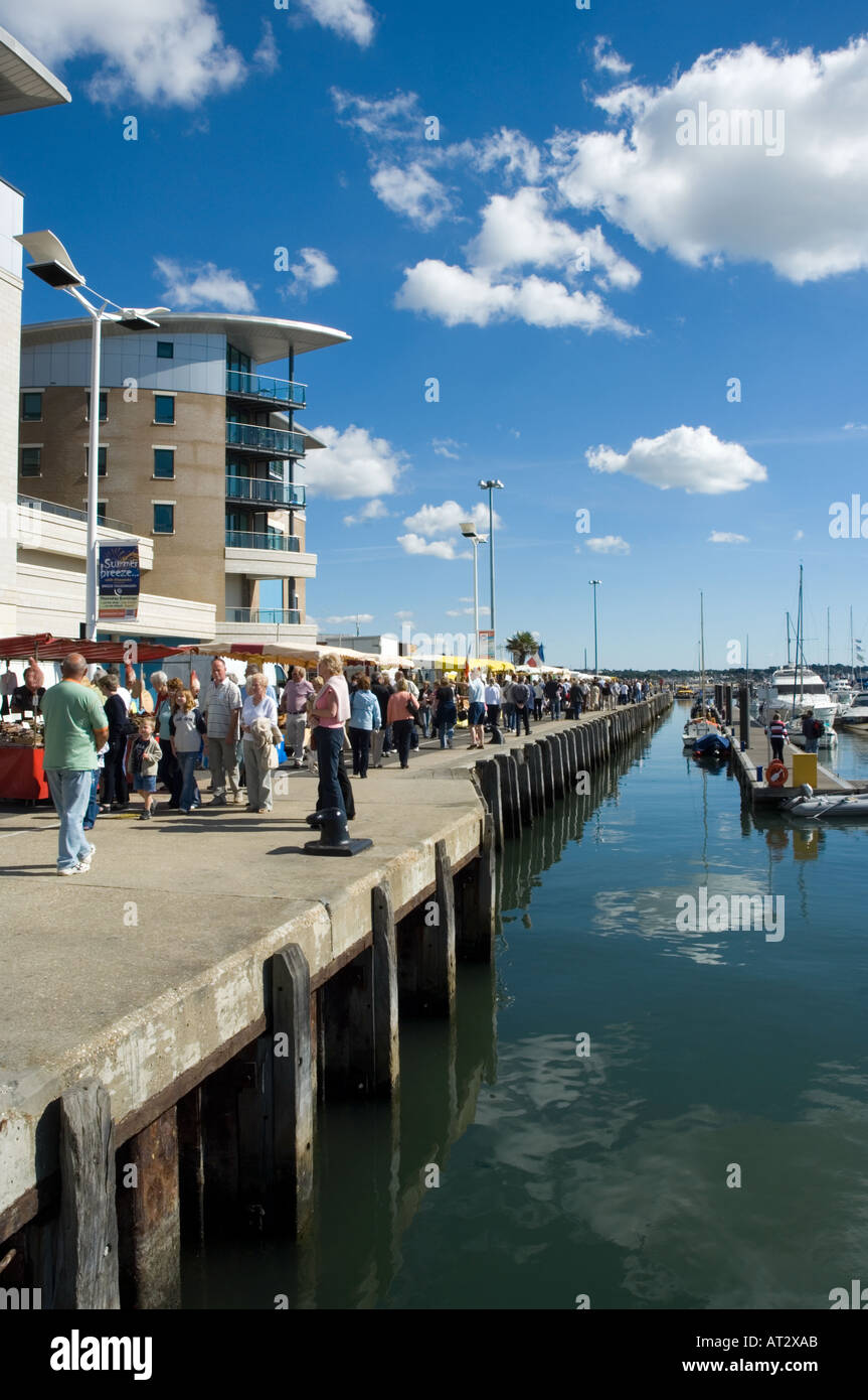 Mercato francese il Poole Quay Dorset Inghilterra Foto Stock